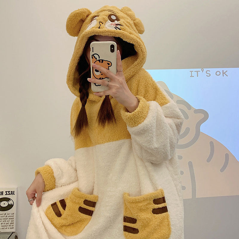 キャラクターパジャマ　虎　冬ルームウエアー　とら　プレゼント　部屋着　あざとい